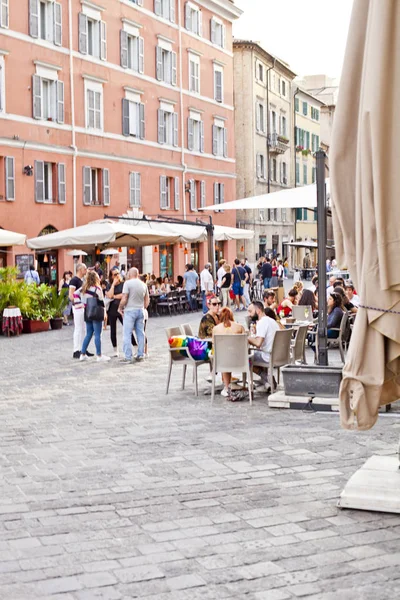 Ancona, italien - 8. juni 2019: sommertag und essen genießen — Stockfoto
