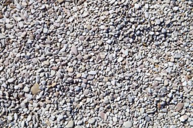 Gri ve beyaz peable taşlarla soyut arka plan.