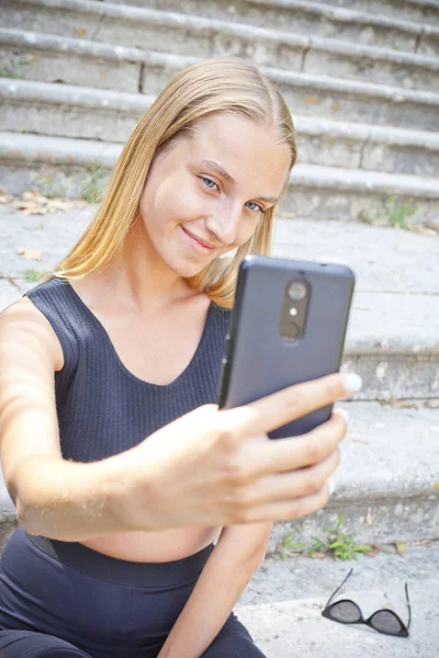 Attractive happy young woman taking selfie. — Stock Photo, Image