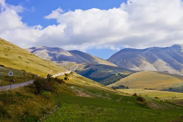 Parque Nacional das Montanhas Sibillini . — Fotografia de Stock