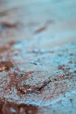 Beton duvarın dokusu. Mavi ve siyah renkler. Arkaplan Dokuları.