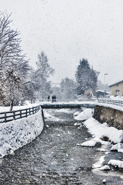 Kirchberg Tirol Vinter Snöfall Floden Med Snö Flingor — Stockfoto