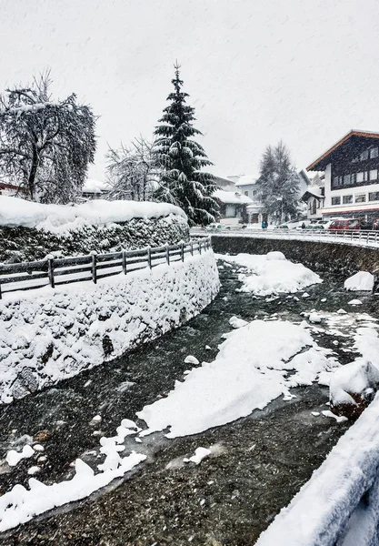 Kirchberg Tirol Inverno Nevasca Pesada Rio Com Flocos Neve — Fotografia de Stock