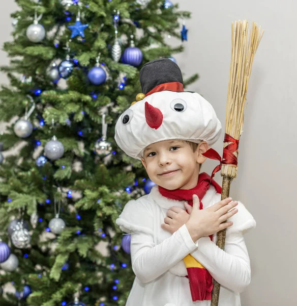 Karnaval Kostümleri Kardan Adamlar Çocuk Noel Köknar Ağacı Önce Ellerini — Stok fotoğraf