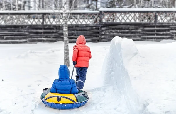 Twins Play Snowfall Time Inflatable Sledge Snow Tube Inner Tube — Stock Photo, Image