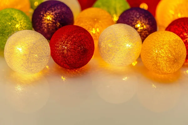 Bright Christmas Garland Spheres Threads White Background — Stock Photo, Image