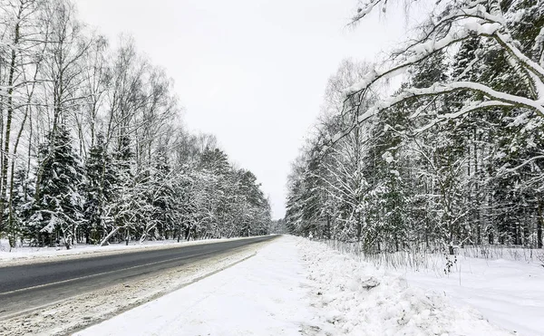 Estrada Madeira Coberta Neve Área Moscou — Fotografia de Stock