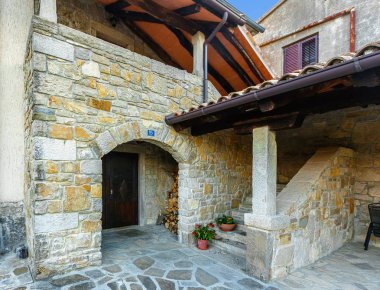 Hum - Hırvatistan, Istria, orta kısmında Buzet'ın toplumda müstahkem şehir. 