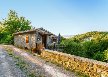 Hum, Hırvatistan - 10 Ağustos: Hum dünyanın en küçük kasabada, Hum Istria, mükemmel manzaraları biri 10 Ağustos 2015.