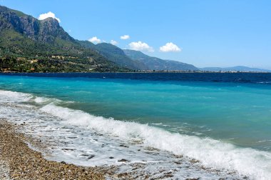 Diakopto Yunanistan. Gulf of Corinth veya Korint Körfezi. Dalgalar, bir fırtına.