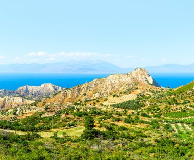 Bir bakış Korint Körfezi ve kayalar. Peloponnese. Yunanistan.