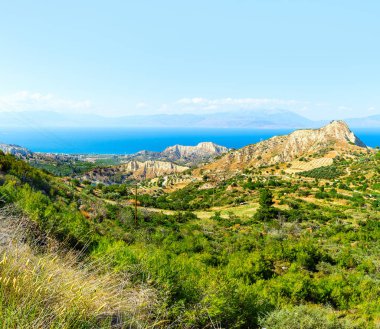 Bir bakış Korint Körfezi ve kayalar. Peloponnese. Yunanistan.