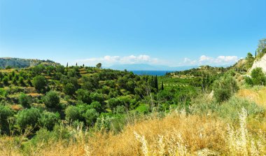 Uçurumdan yükseklikten Korint Körfezi'nin görünümü. Yunanistan. Peloponnese.