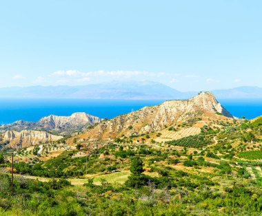 Bir bakış Korint Körfezi ve kayalar. Peloponnese. Yunanistan.