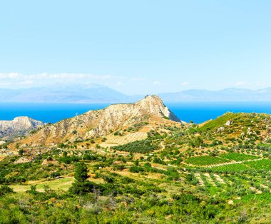 Bir bakış Korint Körfezi ve kayalar. Peloponnese. Yunanistan.