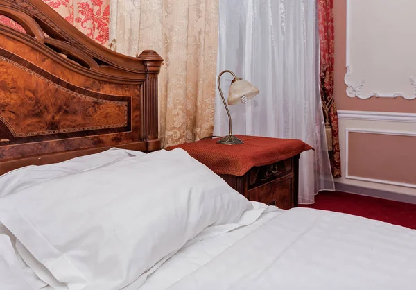 Camera Classic Hotel Letto Comodino Lampada — Foto Stock