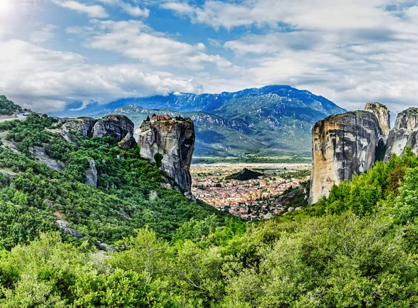 Mosteiro Santíssima Trindade Está Topo Das Falésias Dia Verão Meteora — Fotografia de Stock