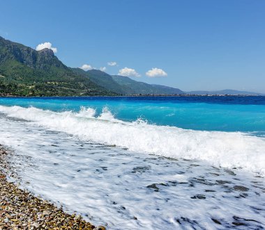 Diakopto Yunanistan. Gulf of Corinth veya Korint Körfezi. Dalgalar, bir fırtına.