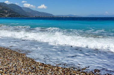 Diakopto Yunanistan. Gulf of Corinth veya Korint Körfezi. Dalgalar, bir fırtına.