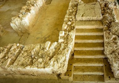 Nestor sözde Sarayı içinde müstahkem bir duvar ile çevrili bir kez büyük olasılıkla bir daha büyük geç Helladic dönemi yerleşmesi, birincil bir yapıdır.