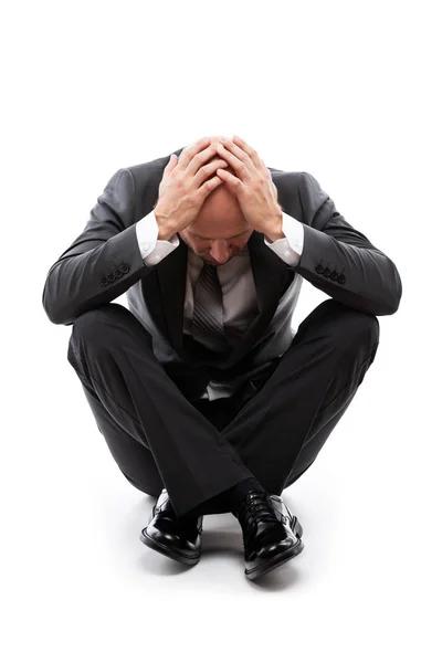 Płacz zmęczony lub podkreślił biznesmen w depresji rękę ukrywanie twarzy — Zdjęcie stockowe