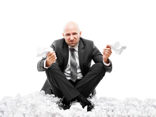 Arg affärsman i depression hand innehav skrynkliga sönderrivna pappersdokument — Stockfoto