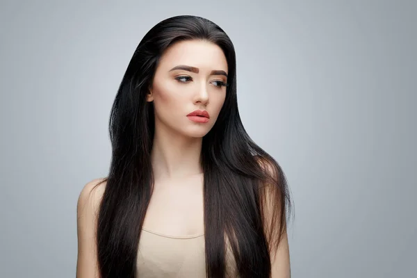 Brunette asian girl with long straight hair — Stock Photo, Image