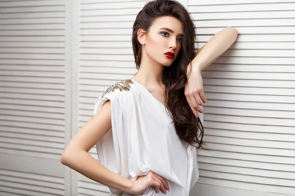 Brunette Asian Girl Long Curly Hair Studio Shot — Stock Photo, Image