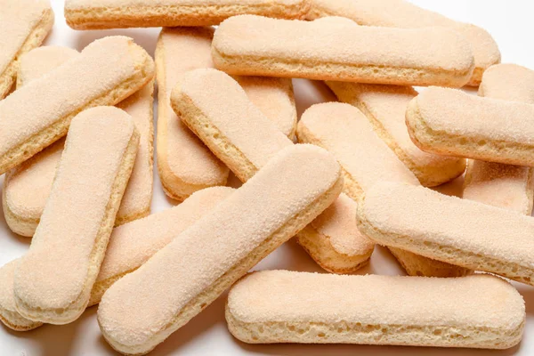Παραδοσιακή ιταλική σαβουαγιάρ ladyfingers μπισκότα σε λευκό φόντο — Φωτογραφία Αρχείου