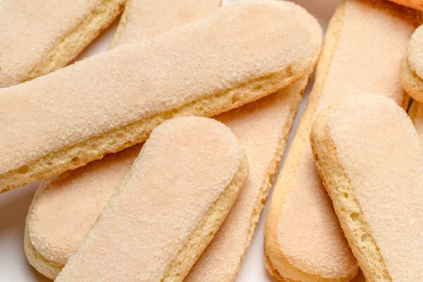 Παραδοσιακή ιταλική σαβουαγιάρ ladyfingers μπισκότα σε λευκό φόντο — Φωτογραφία Αρχείου