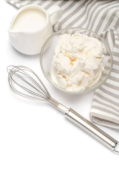 Mascarpone tradizionale e crema di formaggio o latte isolato — Foto Stock