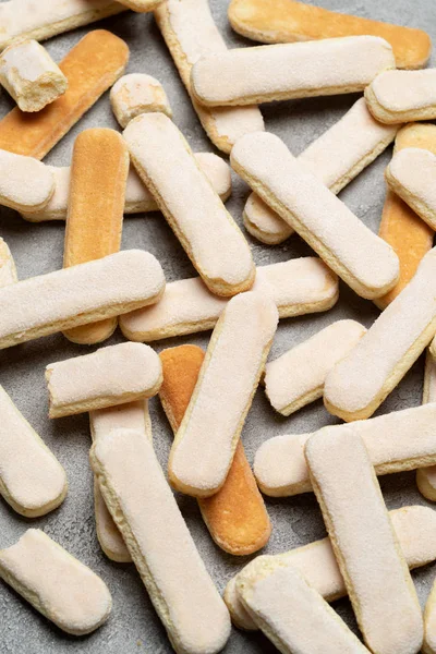 Italiano Savoiardi ladyfingers Galletas sobre fondo de hormigón — Foto de Stock