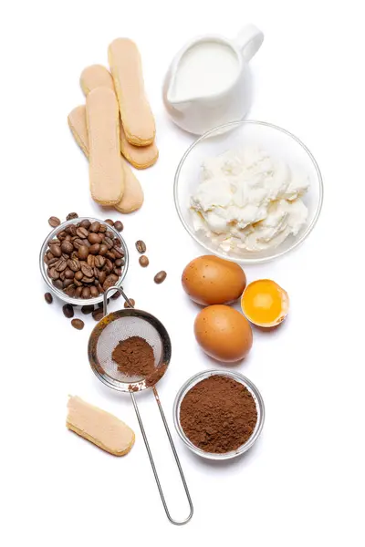 Ingrediënten voor het koken van tiramisu - Savoiardi biscuit cookies, mascarpone, crème, suiker, cacao, koffie en ei — Stockfoto
