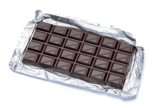 Темний шоколадний бар ізольований білий фон з відсічним контуром — стокове фото