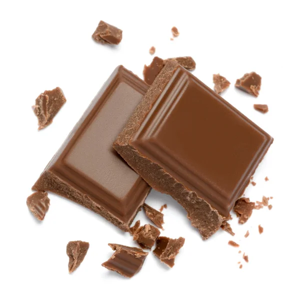 Melk organische chocoladestukjes geïsoleerd op witte achtergrond — Stockfoto