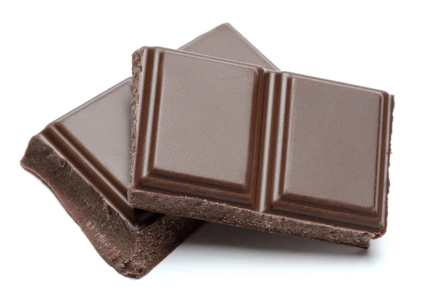 Piezas de chocolate orgánico oscuro aisladas sobre fondo blanco — Foto de Stock