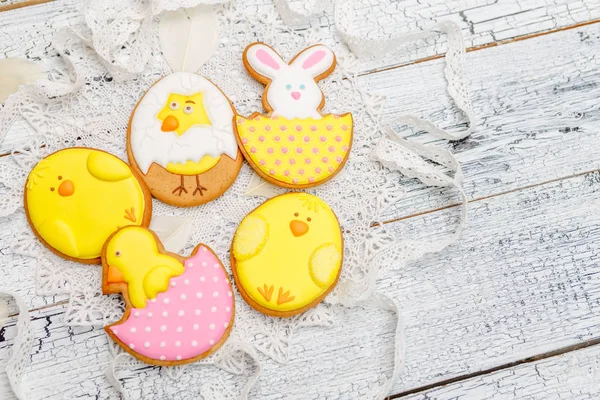 Beautiful glazed Easter cookies — Stock Photo, Image