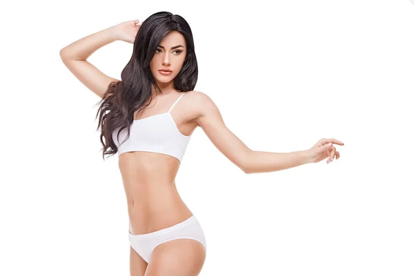 Fitness ung kvinna med en vacker kropp på vit bakgrund — Stockfoto