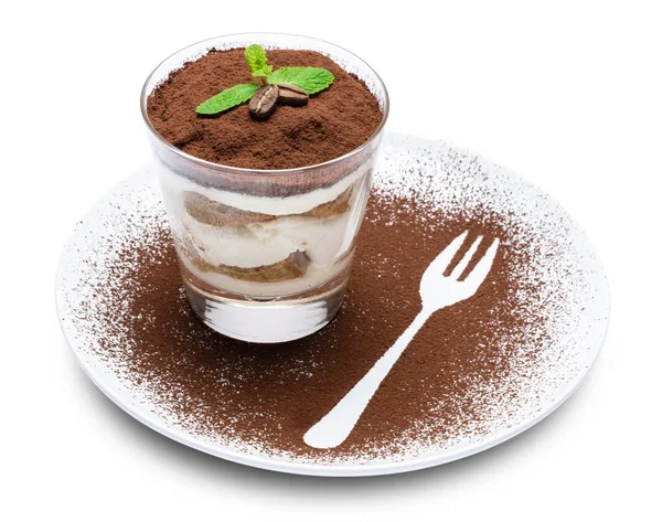 Klassische Tiramisu-Dessert in einem Glas auf Teller mit Gabel Silhouette isoliert auf einem weißen mit Clipping-Pfad — Stockfoto