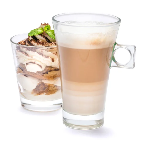 Sobremesa tiramisu clássica em um copo e xícara de café isolado em um fundo branco com caminho de recorte — Fotografia de Stock