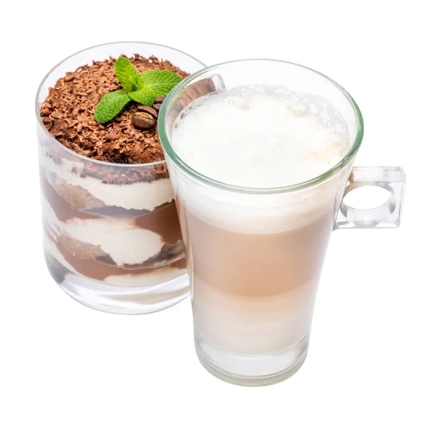 Klassisches Tiramisu-Dessert in einem Glas und einer Tasse Kaffee isoliert auf weißem Hintergrund mit Schneideweg — Stockfoto