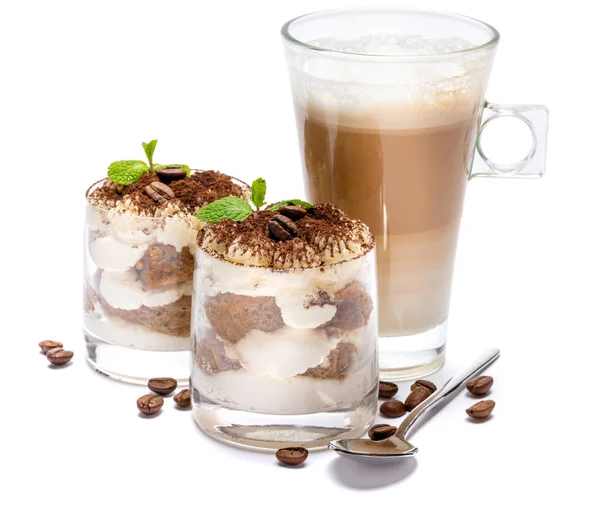 Klassisk tiramisu dessert i ett glas och kopp kaffe isolerad på en vit — Stockfoto