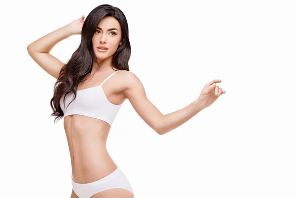Fitness mladá žena s krásným tělem na bílém pozadí — Stock fotografie