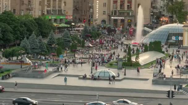 Calle Khreshchatyk y Plaza de la Independencia en Kiev Kiev — Vídeo de stock