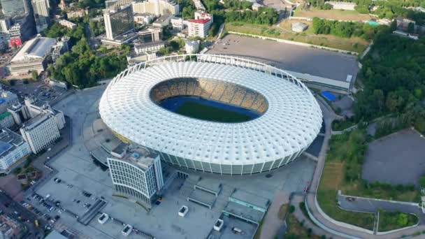 Veduta aerea del paesaggio urbano serale dello stadio olimpico di Kiev giugno 2019 — Video Stock