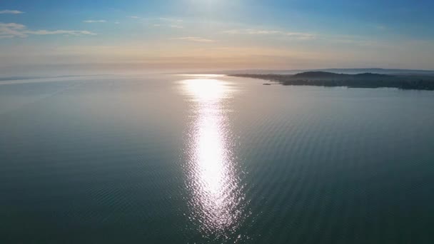 Drone filmato Veduta aerea del lago Balaton, Ungheria — Video Stock