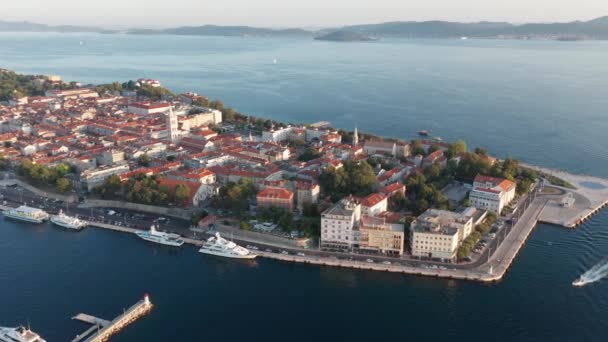 ザダルマリーナクロアチアのドローン映像空中写真 — ストック動画