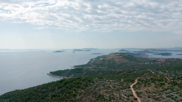 Аэрофотосъёмка бухты в Адриатическом море, Хорватия — стоковое видео