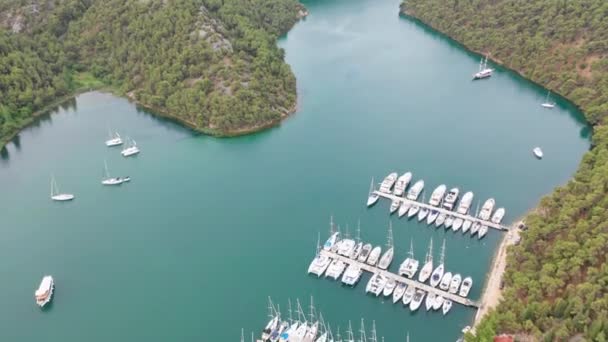 克罗地亚亚得里亚海码头海湾的空中无人机拍摄 — 图库视频影像
