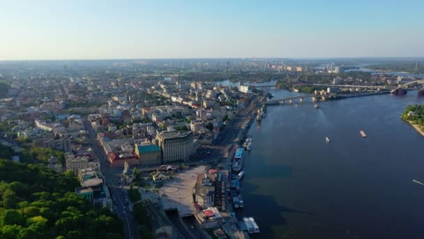 Luchtfoto van de podolsky district van Kiev, Oekraïne — Stockvideo